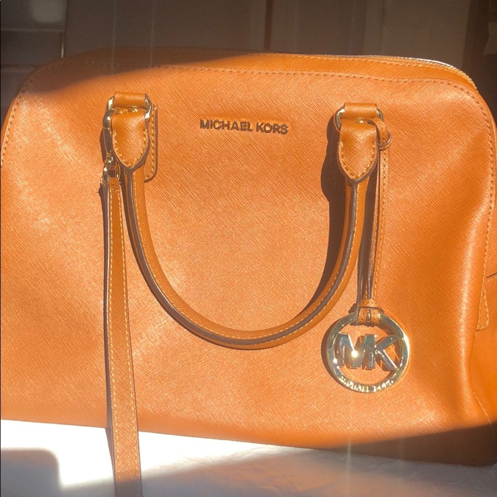 Michael Kors Large Bag w/ Crossbody Strap